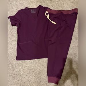 Figs 2 pocket Scrub Top & Joggers Set